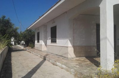 Crolla il solaio della dependance di una casa-vacanza, miracolati i turisti che vi alloggiavano - Corriere Salentino