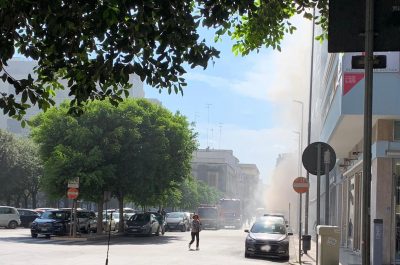 Incendiano un cassone, panico in piazza Mazzini. Alle fiamme anche sterpaglie ed oliveti - Corriere Salentino