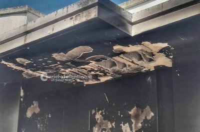 Raid incendiario nella notte: nel mirino l’ex sindaco di Ruffano Nicola Fiorito. A fuoco l’ingresso di casa - Corriere Salentino