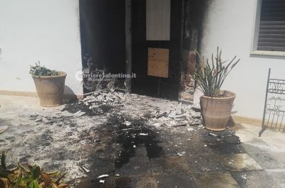 Raid incendiario nella notte: nel mirino l’ex sindaco di Ruffano Nicola Fiorito. A fuoco l’ingresso di casa - Corriere Salentino