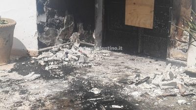 Raid incendiario nella notte: nel mirino l’ex sindaco di Ruffano Nicola Fiorito. A fuoco l’ingresso di casa - Corriere Salentino