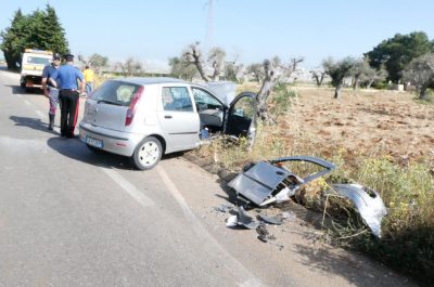 Invade l'altra corsia e si schianta frontalmente contro un camion: grave in ospedale un 45enne - Corriere Salentino