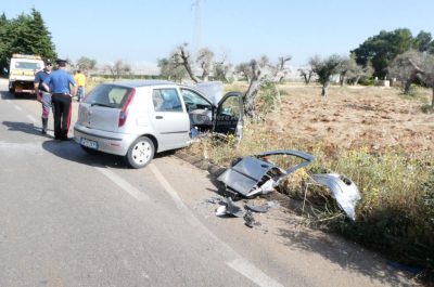 Invade l'altra corsia e si schianta frontalmente contro un camion: grave in ospedale un 45enne - Corriere Salentino