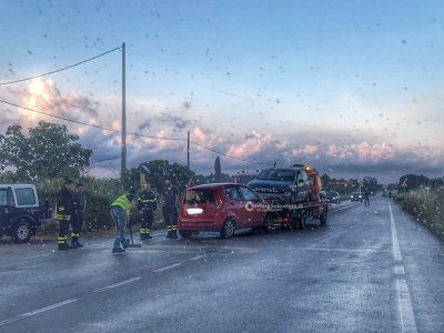 Schianto tra due auto vicino area di servizio: due feriti, uno portato con "codice rosso" al Fazzi - Corriere Salentino