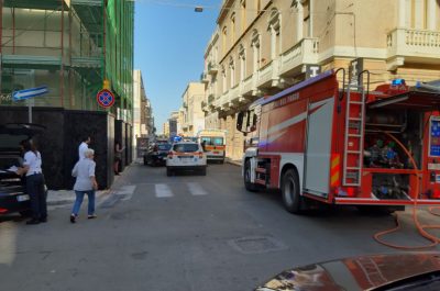 Schianto nel centro di Lecce, auto si ribalta e travolge scooterista: in "codice rosso" al Fazzi - Corriere Salentino
