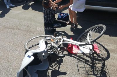 Colpita da un'auto durante un'inversione, corsa in ospedale per una 45enne leccese - Corriere Salentino