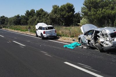 Scendono dall'auto dopo tamponamento, camion li travolge: muore una 40enne, un ferito grave - Corriere Salentino