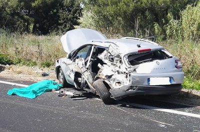 Scendono dall'auto dopo tamponamento, camion li travolge: muore una 40enne, un ferito grave - Corriere Salentino