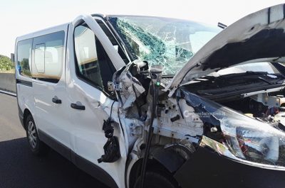 Scendono dall'auto dopo tamponamento, camion li travolge: muore una 40enne, un ferito grave - Corriere Salentino