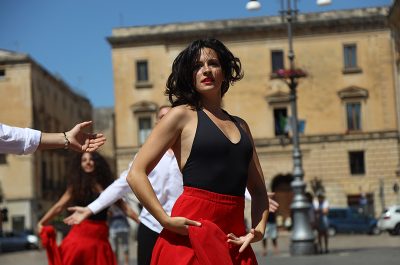 Notte della Taranta, flashmob in piazza Sant'Oronzo per la nuova edizione: Davide Bombana il nuovo coreografo - Corriere Salentino