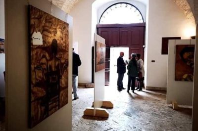 Scrutare i tesori di Puglia tra storia, design artistico e cultura enoica. Passeggiata tra le eccellenze a Palazzo Rodio - Corriere Salentino