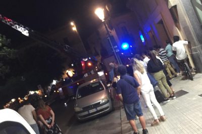 Tragedia sfiorata in piazzetta Santa Chiara, grosso ramo rischia di travolgere ciclista - Corriere Salentino