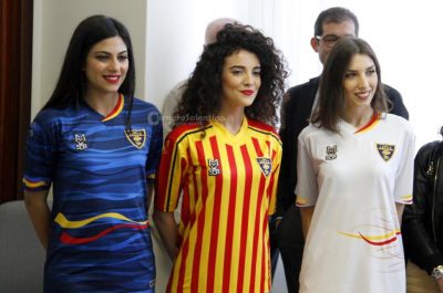 Nuove maglie e campagna abbonamenti: lu sule, lu mare e lu ientu per continuare a vivere un sogno - Corriere Salentino