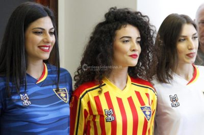 Nuove maglie e campagna abbonamenti: lu sule, lu mare e lu ientu per continuare a vivere un sogno - Corriere Salentino