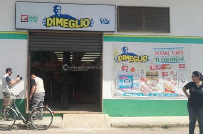 Ladri scatenati nella notte: supermercati nel mirino. Fuga con tamponamento e pistolettate poi a fuoco auto rubata - Corriere Salentino