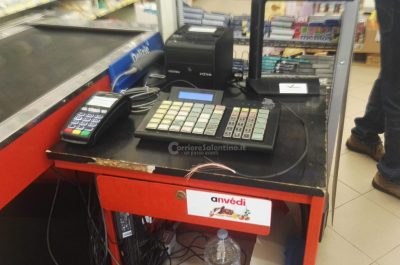 Ladri scatenati nella notte: supermercati nel mirino. Fuga con tamponamento e pistolettate poi a fuoco auto rubata - Corriere Salentino