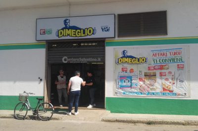 Ladri scatenati nella notte: supermercati nel mirino. Fuga con tamponamento e pistolettate poi a fuoco auto rubata - Corriere Salentino