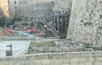 Si lancia nel vuoto dai bastioni di Otranto, muore davanti agli occhi di sindaco e turisti - Corriere Salentino