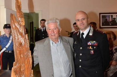 Il Maestro Arnaldo Stifani dona una sua opera al Comando provinciale dei carabinieri di Lecce - Corriere Salentino