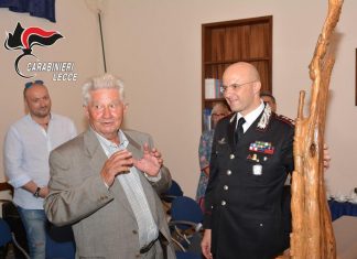 Il Maestro Arnaldo Stifani dona una sua opera al Comando provinciale dei carabinieri di Lecce