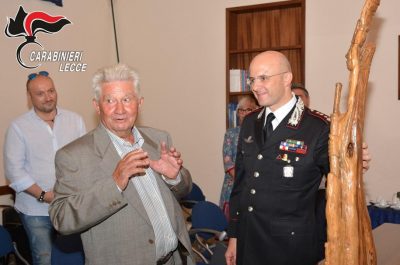 Il Maestro Arnaldo Stifani dona una sua opera al Comando provinciale dei carabinieri di Lecce - Corriere Salentino