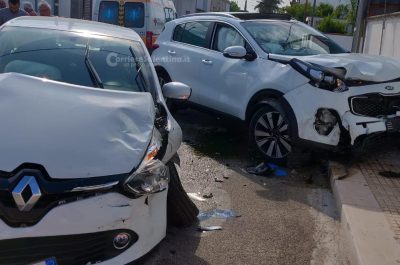 Schianto tra due auto per uno "stop" non rispettato, suv finisce contro il muro: tre feriti - Corriere Salentino