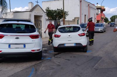 Schianto tra due auto per uno "stop" non rispettato, suv finisce contro il muro: tre feriti - Corriere Salentino