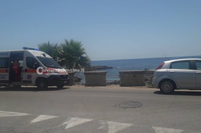 Malore in riva al mare, muore davanti agli occhi dei bagnanti: inutili i soccorsi - Corriere Salentino