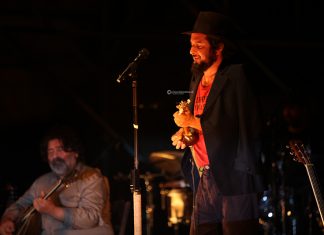 “Planctum per alberi uomini e bestie”: il concerto di Capossela per gli ulivi salentini