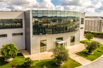 Julio Velasco nel centro di formazione delle farmacie UniClub a Maglie - Corriere Salentino