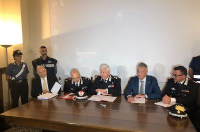 Vino adulterato, scatta il blitz dei Nas: undici arresti, sequestrate quattro aziende vinicole - Corriere Salentino