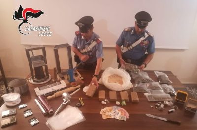 In casa presse per realizzare panetti di eroina ed oltre tre chili di droga: 34enne in carcere - Corriere Salentino