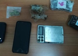 In auto con tre panetti di “fumo”, bilancino e altra droga: ai domiciliari un 25enne