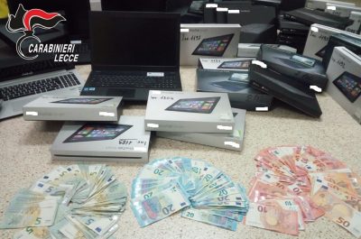 Razzìa di tablet e pc nella scuola: 28enne colto sul fatto, inseguito ed arrestato - Corriere Salentino