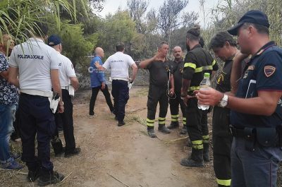 Punta della Suina brucia ancora, vasto rogo distrugge pineta: un cadavere tra le fiamme - Corriere Salentino