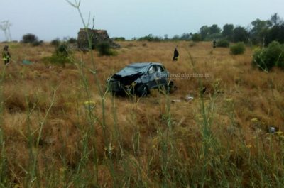 Alba di sangue sulla 101, esce fuori strada e si ribalta nei campi: muore sul colpo giovane mamma - Corriere Salentino