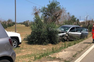 Schianto frontale sulla via del mare, cinque feriti: in due portati con "codice rosso" al Fazzi - Corriere Salentino