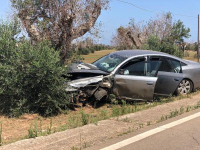 Schianto frontale sulla via del mare, cinque feriti: in due portati con "codice rosso" al Fazzi - Corriere Salentino