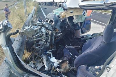 Tremendo schianto frontale contro un tir, 20enne resta incastrata nell'auto: è grave - Corriere Salentino
