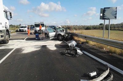 Tremendo schianto frontale contro un tir, 20enne resta incastrata nell'auto: è grave - Corriere Salentino