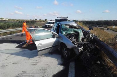 Tremendo schianto frontale contro un tir, 20enne resta incastrata nell'auto: è grave - Corriere Salentino