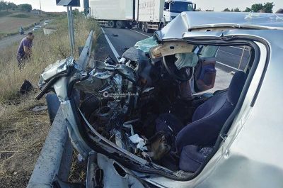 Tremendo schianto frontale contro un tir, 20enne resta incastrata nell'auto: è grave - Corriere Salentino