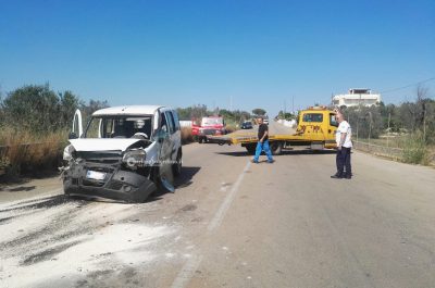Schianto frontale sulla via del mare, quattro feriti: in ospedale anche una coppia di fidanzati - Corriere Salentino