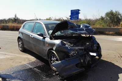 Schianto frontale sulla via del mare, quattro feriti: in ospedale anche una coppia di fidanzati - Corriere Salentino