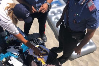 Rubano in un'auto dai parcheggi del lido, nei guai due baresi. E nella pineta spuntano capi contraffatti - Corriere Salentino