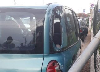 Cade un palo della luce, sfiorata la tragedia a San Cataldo