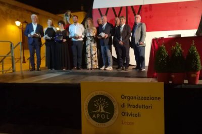 Maria De Giovanni premiata con il "Premio Vrani" per il progetto di inclusione sociale "Il mare di tutti" - Corriere Salentino