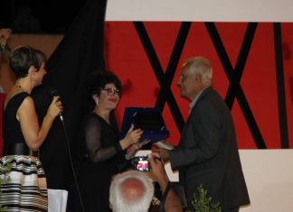 Maria De Giovanni premiata con il “Premio Vrani” per il progetto di inclusione sociale “Il mare di tutti”