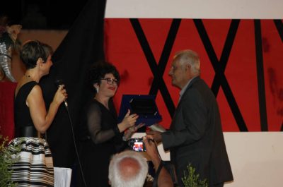 Maria De Giovanni premiata con il "Premio Vrani" per il progetto di inclusione sociale "Il mare di tutti" - Corriere Salentino