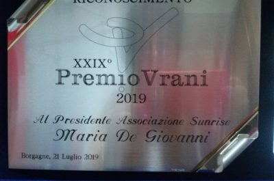 Maria De Giovanni premiata con il "Premio Vrani" per il progetto di inclusione sociale "Il mare di tutti" - Corriere Salentino